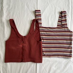 2 Crop Tops